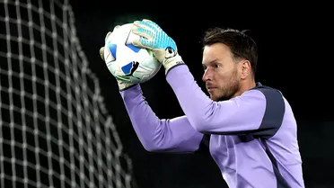 Ex-seleção rasga elogios a goleiro revelado pelo Athletico: “Líder e arrojado”