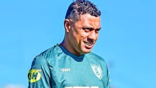 Clube brasileiro surpreende e anuncia Kléberson como novo treinador