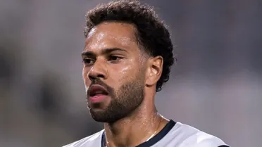 Atlético-MG confirma acerto com Renan Lodi