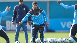 Suárez explica pedido de rescisão e não confirma futuro