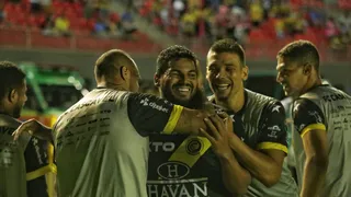 Em jogo quente, Cascavel marca nos acréscimos, bate São Joseense e vira líder