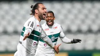 Ataque do Coritiba aproveita as chances e mostra evolução contra o Náutico
