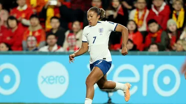 Quem é Lauren James, artilheira inglesa expulsa contra a Nigéria e irmã de lateral do Chelsea