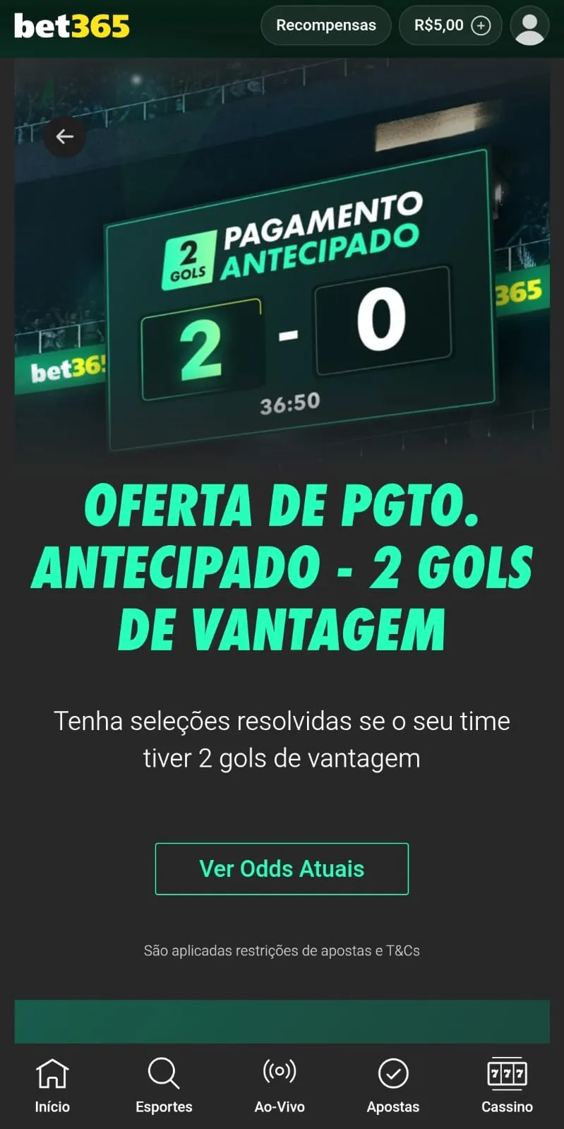 Oferta de pagamento antecipado 2 gols de vantagem da bet365, com letreiro 2-0 e texto explicativo da oferta