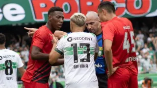 “Coxa de m****”: Ídolo do Athletico se indigna após racismo no Atletiba