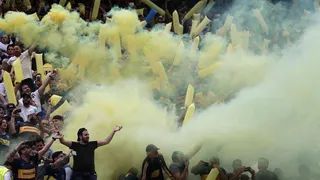 Conmebol proíbe bandeirões na Libertadores. Ufa, violência vai acabar!