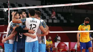 Brasil perde para a Argentina e fica sem medalha no vôlei masculino