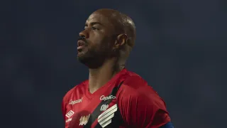 “Ter esperança e fé”, diz Thiago Heleno após Athletico completar dez jogos sem vencer