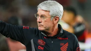 Promessa do Athletico vive novo pesadelo sete minutos após entrar em campo