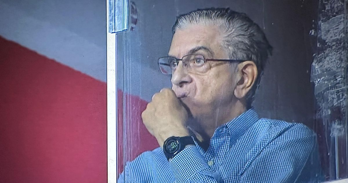 Athletico é engolido pelo Vila Nova com Petraglia no camarote em Goiânia