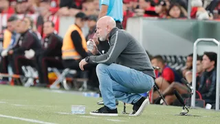Zago lamenta falhas do Coritiba em derrota no clássico