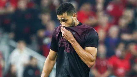 Para expulsão? Falta dura em Athletico x Amazonas gera polêmica