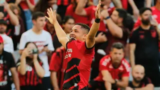 Athletico e Barcelona definem data para saída de Vitor Roque, diz jornalista