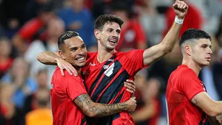 Artilheiro do Athletico tem propostas para deixar o Brasil