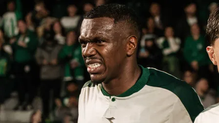Jacy repete Joel, cai em túnel do Coritiba na comemoração, mas gol é anulado