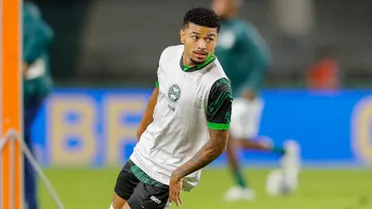 Técnico do Coritiba sinaliza sobre futuro de Lucas Ronier