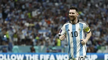 Em versão mais enérgica, Messi incorpora Maradona para levar Argentina ao topo