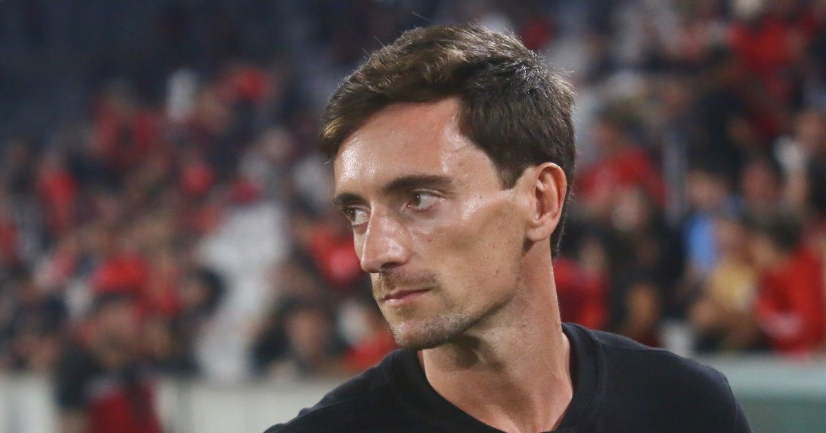 Ex-técnico do Athletico entra na mira do Flamengo