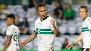 Coritiba estreia com vitória de virada sobre o PSTC no Estadual