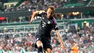Harry Kane marca pela 1ª vez e dá assistência em goleada do Bayern