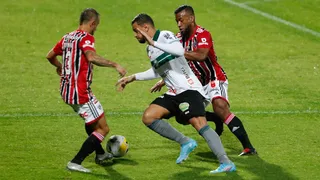 Coritiba x São Paulo: muita correria e pouco futebol no Couto Pereira