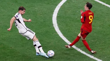 Alemanha arranca empate da Espanha, mas continua em situação difícil