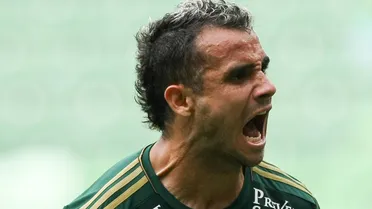 Atacante ex-Athletico anuncia aposentadoria aos 37 anos