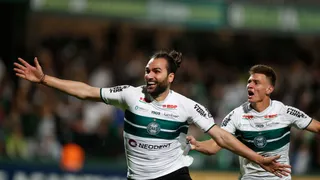 Léo Gamalho decide, empata na artilharia e comemora vitória: “Fomos premiados”