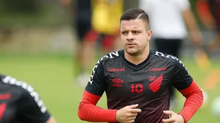 Athletico terá quase força máxima; São Paulo vem desfalcado. Veja quem joga!