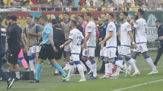Jogo de Kosovo é interrompido por gritos e faixa de romenos contra o país