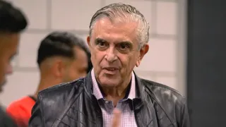 Athletico omite rebaixamento e Petraglia detona R$ 102 milhões gastos em reforços