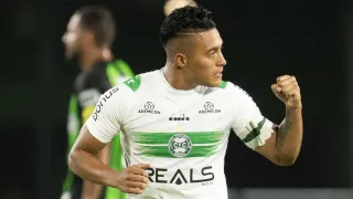 Capitão faz história no Coritiba e entra em lista seleta