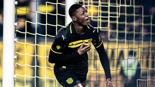 Com futuro indefinido, Matheus Babi marca gol e classifica Peñarol para final do uruguaio