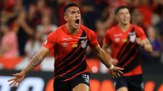 Athletico jogou como Athletico e arrebatou o Caldeirão lotado