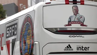 Ônibus do São Paulo é atacado a caminho do Morumbi antes de jogo com o Coxa