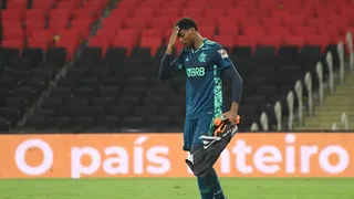 Na solidão do gol, a pesada missão do goleiro