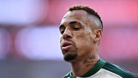 Com novo expulso, Coritiba é atropelado pelo Flamengo no Brasileirão
