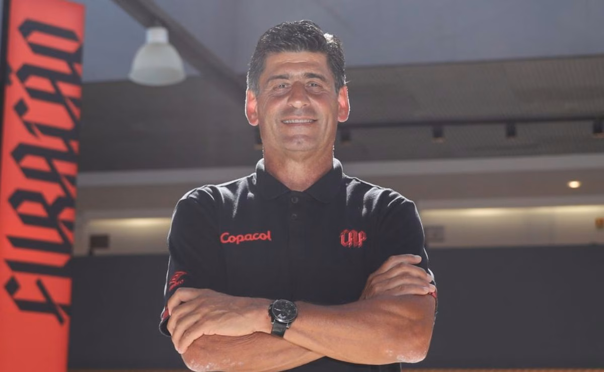 Jorge Raffo no CT do Caju durante atividades no Athletico