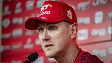 Ex-Athletico é demitido de clube da Série B após oito jogos