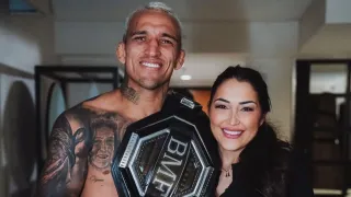 UFC: Esposa de Charles do Bronx rebate brasileiro após críticas ao campeão