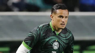 Coritiba encaminha venda de atacante a clube paraguaio