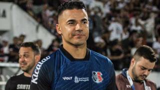 Goleiro ex-Athletico e Paraná cobra milhões de clube da Série C