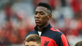 Zagueiro falha no 50º jogo pelo Athletico e vira alvo em eliminação