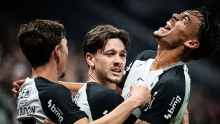 Torcida do Corinthians pega na ferida do Athletico na Copa do Brasil