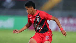 Atacante desabafa no Athletico: “Saudades de quando era feliz”