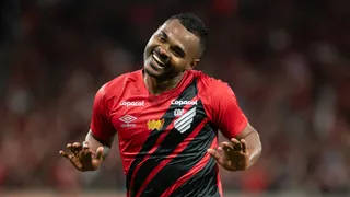 Com ídolos e promessas, Athletico volta a vencer. Agora, missão é evitar vexame do rebaixamento