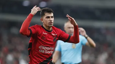 Turra revela o que pediu para Vitor Bueno, que saiu do banco para ser decisivo contra o Bota