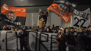 Milanistas ensinam a lutar pelos ídolos