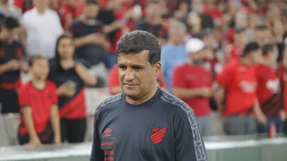 Athletico: um time, festa e tênis de bacana