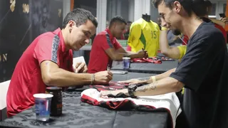 Athletico realiza sessão de autógrafos em comemoração aos 100 anos; veja fotos